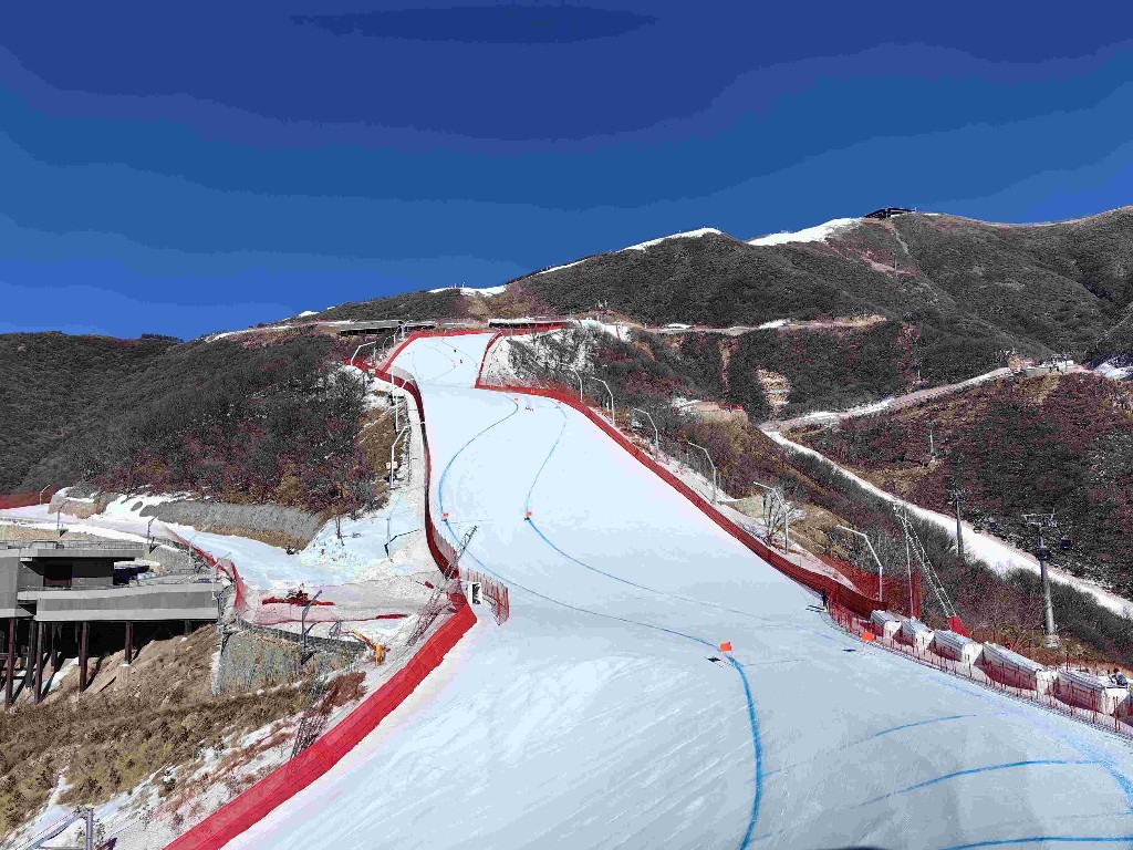 此次高山滑雪远东杯延庆站比赛是由国际雪联主办、中国滑雪协会承办的国际赛事